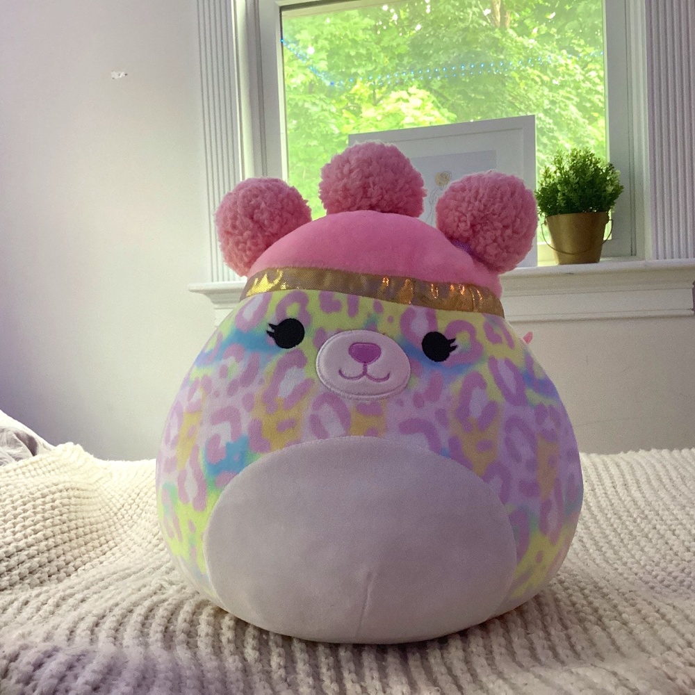 Beebz the Cheetah is pastel pink, tie-dyed Squish-Doo.